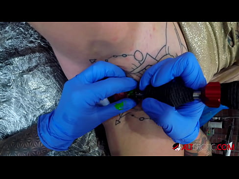 ❤️ Fìor tattooed hottie Sully Savage fhuair tattoo air a clitoris ❤️ Porno aig porn gd.sexera.ru ❌️